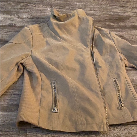 Jacket - Picture 3 of 4